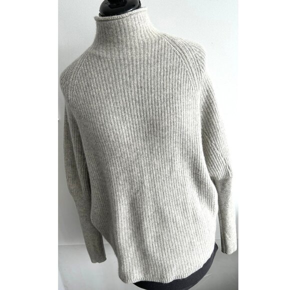 Club Monaco Light Grey Turtleneck Cashmere Sweater Sz M - Picture 1 of 7